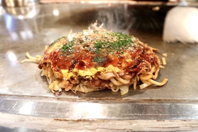 okonomiyaki estilo hiroshima